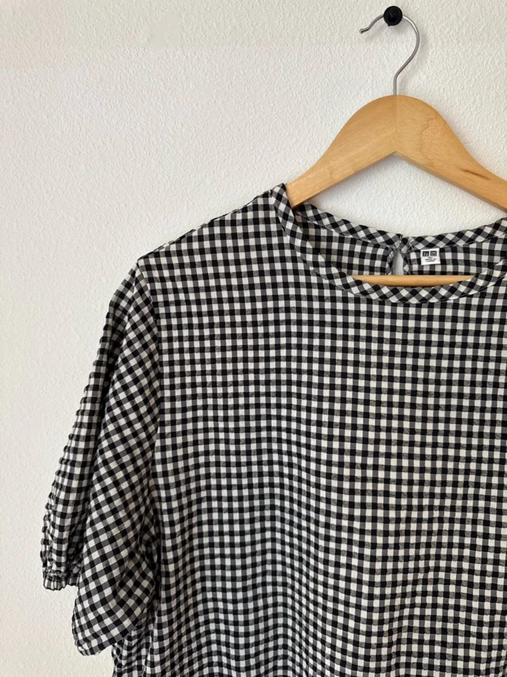 Uniqlo Black & White Gingham Boxy Crop Top - Picture 3 of 4